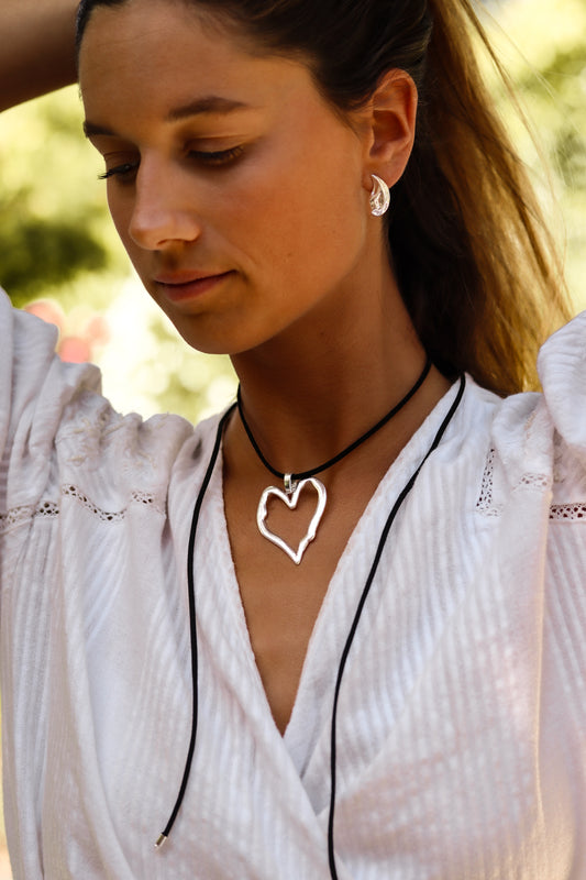 Collar Gamuza Maxi Corazón Plata